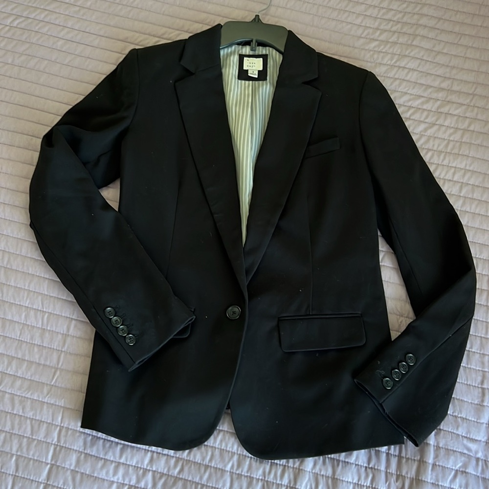 Women’s Blazer - EUC!